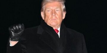 Millions Expected at 'No Kings' Protests Against Trump Trump Resumes Davos Trip After Air Force One Electrical Glitch