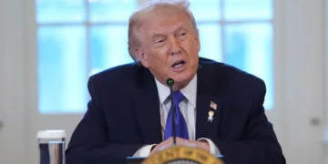 Trump Imposes Tariffs on 8 European Nations to Force Greenland Sale Tariffs