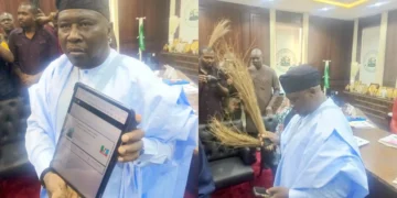 Adamawa Governor Defects to APC Adamawa Governor Defects to APC