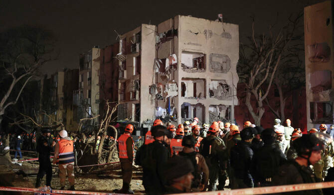 Iran Missile Strikes Hit Israel, Over 100 Injured South Israeli Attack
