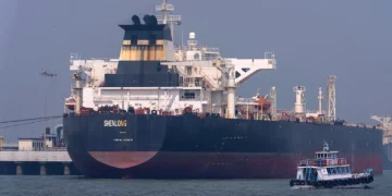 First Ships Transit Strait of Hormuz After Ceasefire Ships Pass Through Strait Of Hormuz