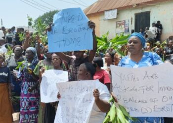 Women and youths staged a protest outside the church, demanding the release of the three youths earlier arrested by the military.