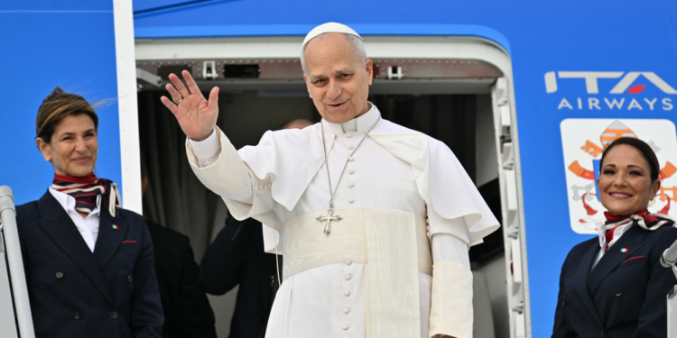 Pope Leo Arrives in Angola as War of Words with Trump Continues Pope Leo Africa tour