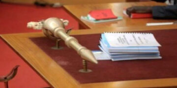 Assembly mace