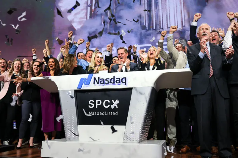 SpaceX Debuts on Nasdaq as Largest IPO Ever 75f0e662 ac54 4db2 a948 a007bb13fb81.jpg