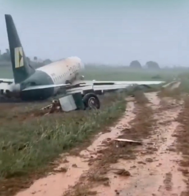 Panic as Plane Crash Lands, Veers Off Runway