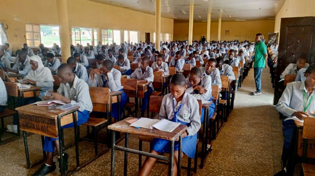 FG reduces textbook fees Senior Secondary School