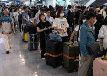 Rainfall Leaves Five Dead, 6,000 Stranded at Airport Airport